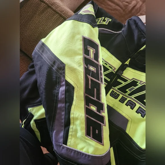 Youth Bolt Castle Jacket - Picture 12 of 16